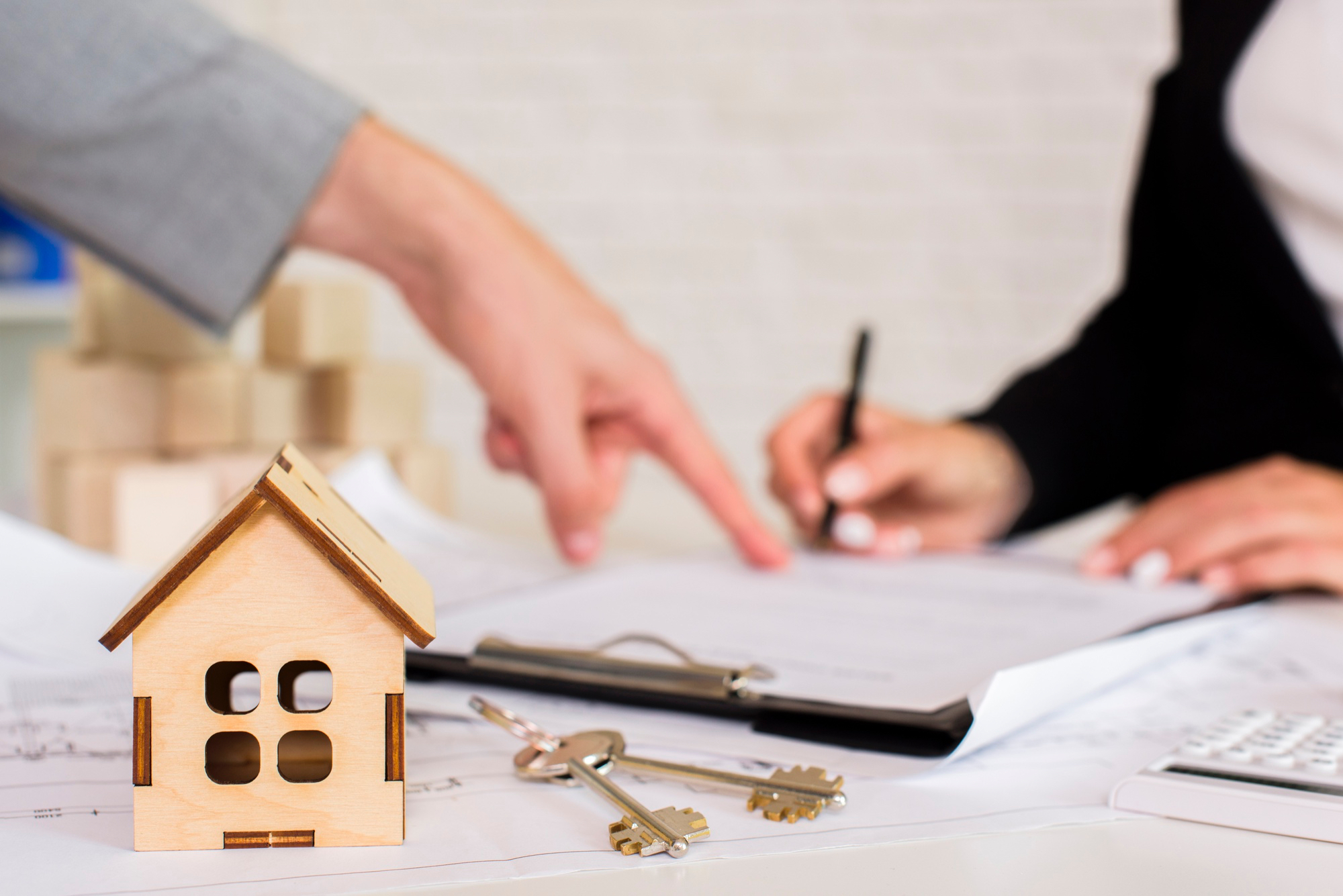 Discussion with a real estate agent